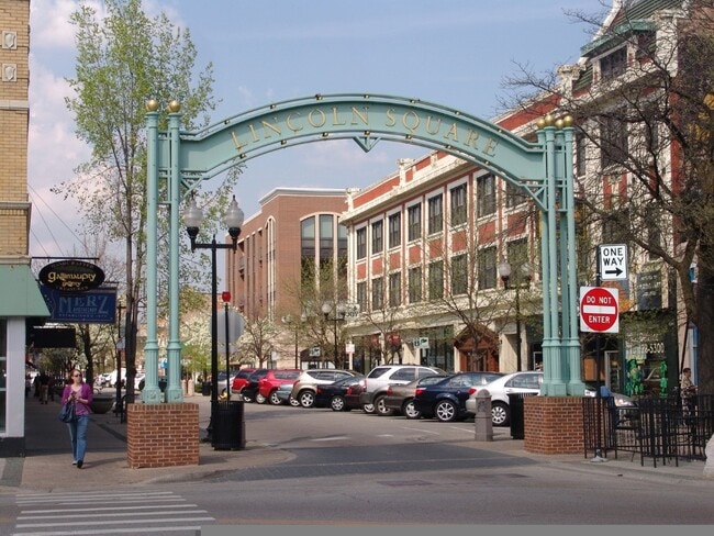 Building Photo - 4875 N Paulina St