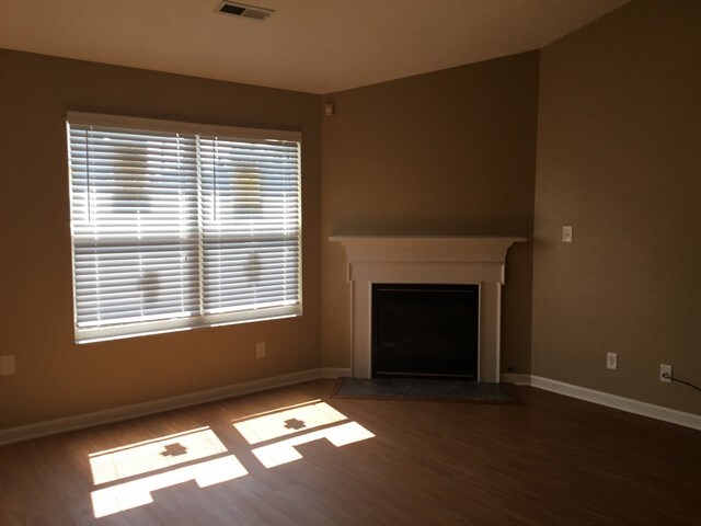 Foto del edificio - 7026 Cobblestone Drive