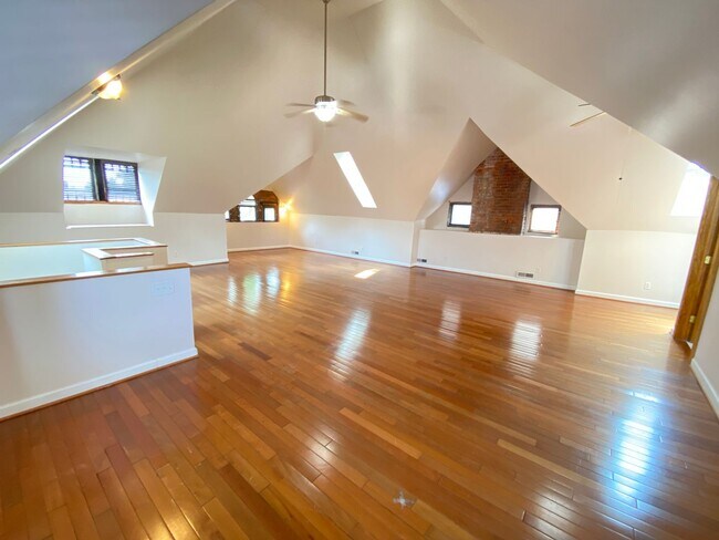 Foto del edificio - 316-318 W 7th Ave