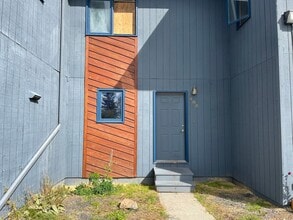 Building Photo - 1028 Dogwood St