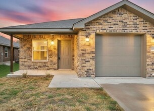 Building Photo - 1014 B Zora Dr