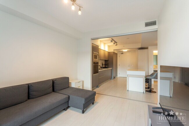 Photo du bâtiment - Newer 1 Bed + Den Condo for Rent near Scie...