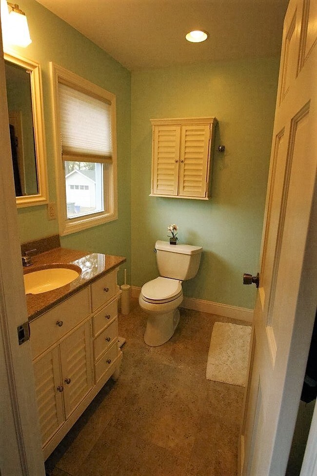 Baño en suite - 61 Cornell Blvd