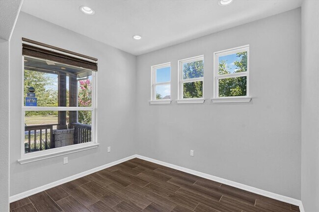 Foto del edificio - 8901 Panhandle Dr