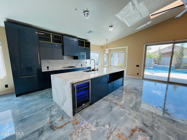 Foto del edificio - 8709 E Gail Rd