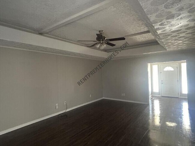 Foto del edificio - 10155 E 25th St