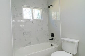 Building Photo - 308 S 12th St