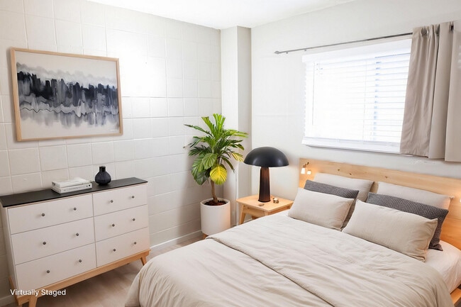 Building Photo - Vintage Squared