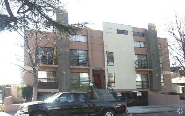 Building Photo - 15012 Sherman Way