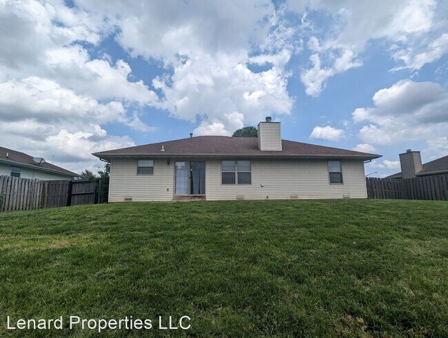 Foto del edificio - 3 br, 2 bath House - 553 N Chandler Ave