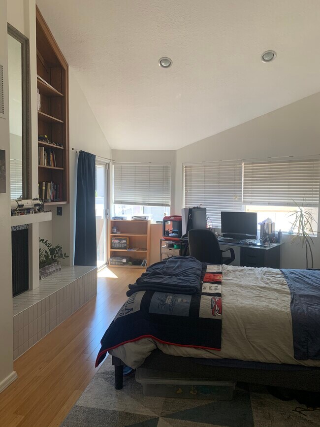 Foto del edificio - 10911 Bluffside Dr