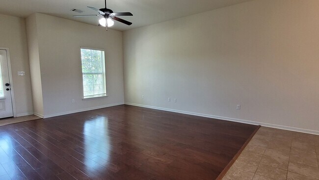 Building Photo - 3 Bedroom 2 Bath in Ascension-$500 off 1st month with 30 day move in!!