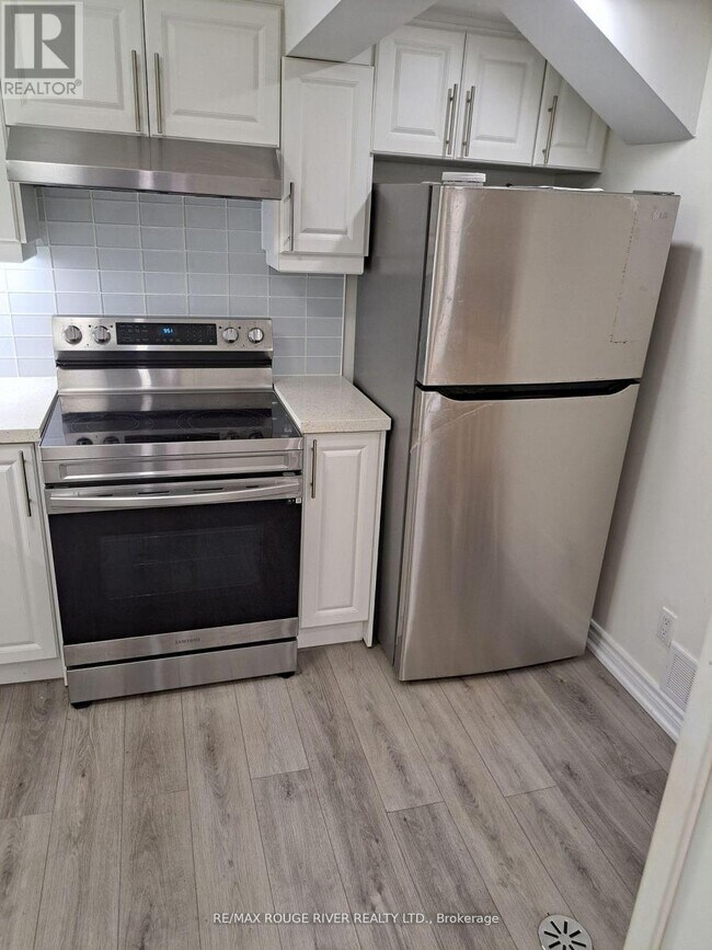 Photo du bâtiment - 848 Danforth Rd