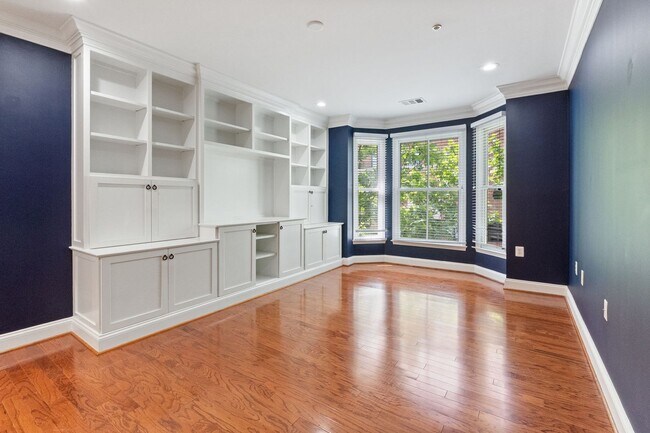 Foto del edificio - Luxury Old Town Living at The Prescott | 2BR Condo Just Off King Street