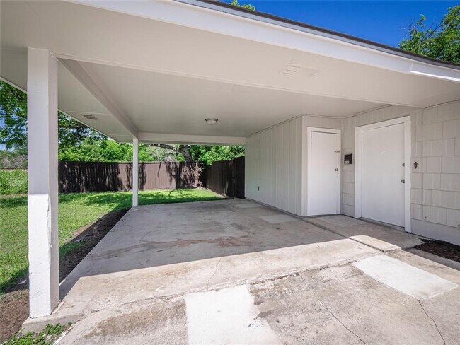 Foto del edificio - 910 W Lamar Ave