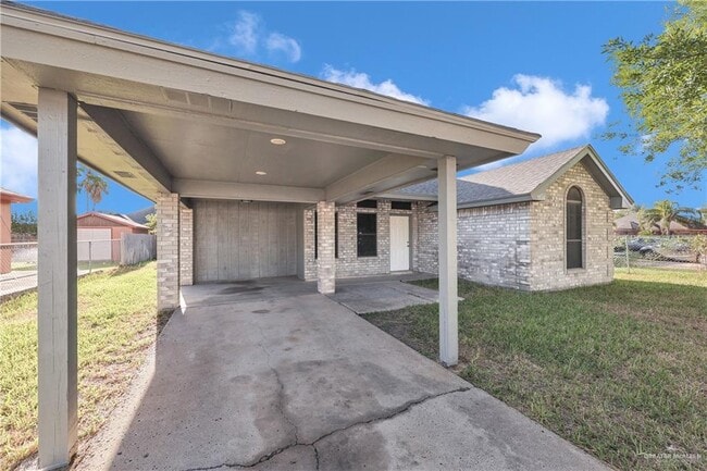 Foto del edificio - 7538 Camelot Dr