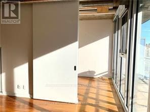 Building Photo - 354 Gladstone Ave