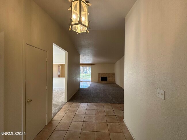 Foto del edificio - 835 Singingwood Dr