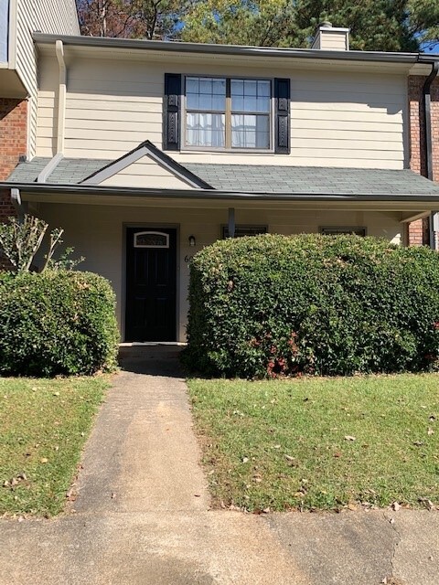 Front of townhome (front porch privacy hedges) - 6020 Sand Wedge Cir