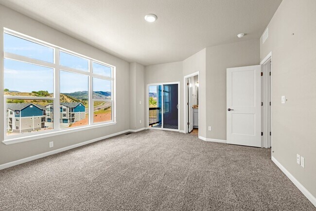Foto del edificio - Luxury 4 Bed Townhouse with Amazing City and Mt Views on Westside