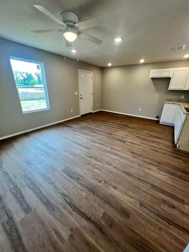 Foto principal - 678 E Garfield St