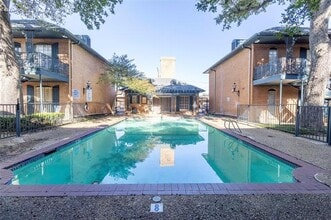 Building Photo - 6011 E University Blvd