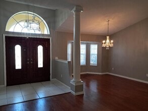 Building Photo - 242 SW Amesbury Ave