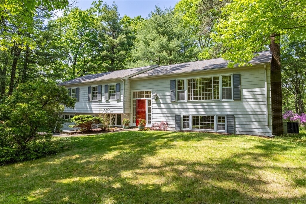 Primary Photo - 26 Autumn Ln