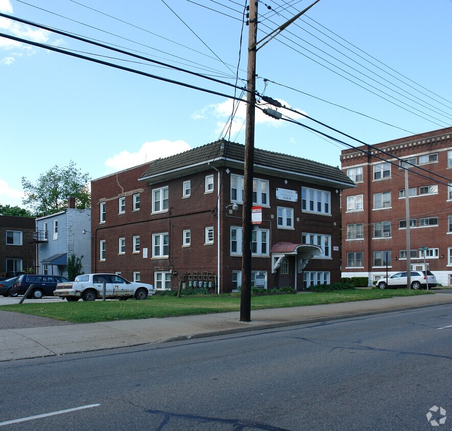 Foto principal - 42 E Tallmadge Ave