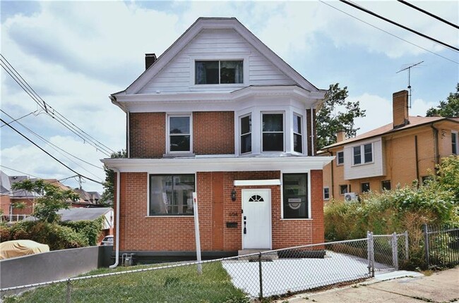Building Photo - 604 Chislett St