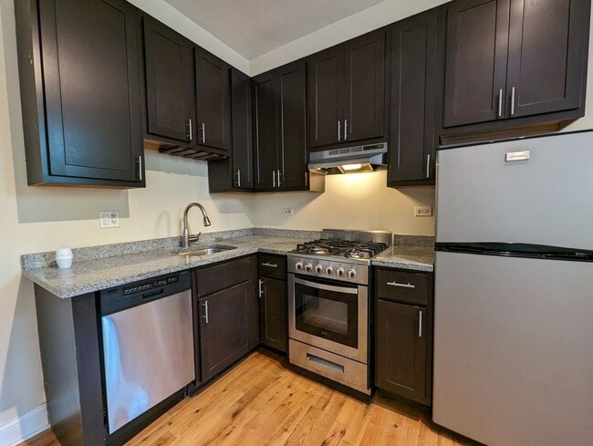 Building Photo - 4737 N Hermitage Ave