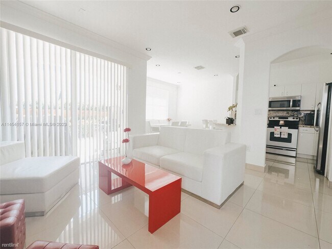 Foto del edificio - 3 br, 2.5 bath House - 8167 NW 108th Ct