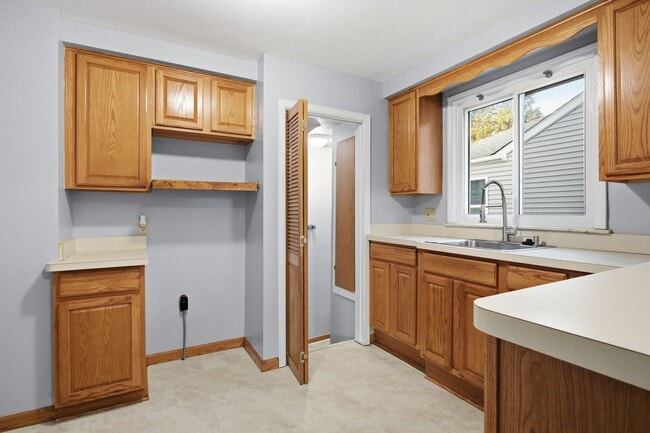 Building Photo - Charming Single-Family Home in Desirable Allen Park Neighborhood