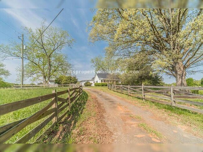 Foto del edificio - 7680 Jefferson River Rd