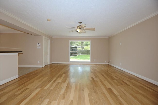 Foto del edificio - 5914 Arboles Dr
