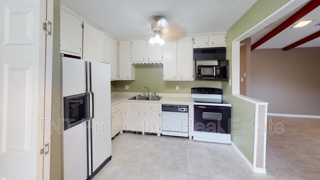 Photo - 616 San Saba Ct Apartment