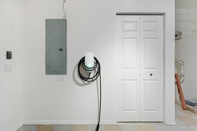 Foto del edificio - 839 W 14th Pl