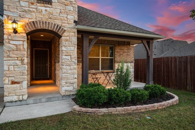 Building Photo - 2312 Maxwell Dr