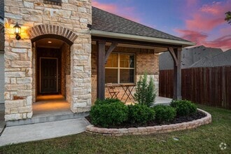 Building Photo - 2312 Maxwell Dr
