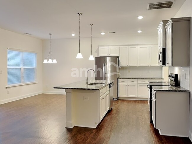 Building Photo - 432 Pearson Cir