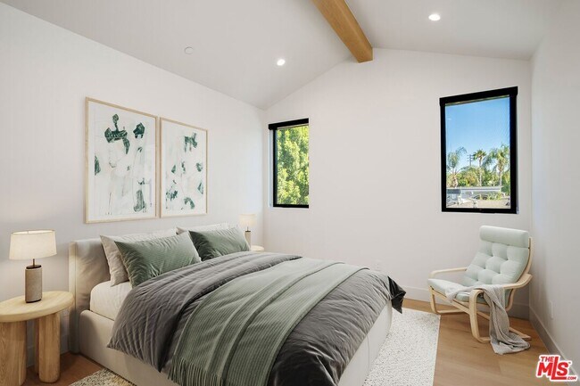 Foto del edificio - 5658 Winnetka Ave