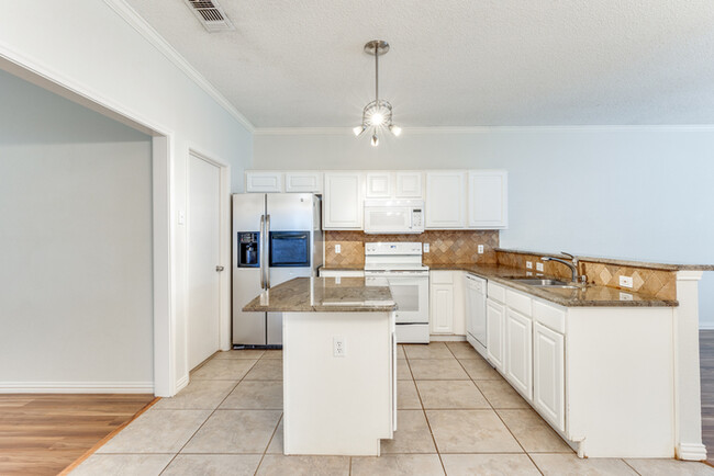 Building Photo - 7101 Park Creek Circle East