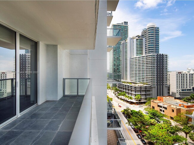 Foto del edificio - 1050 Brickell Ave