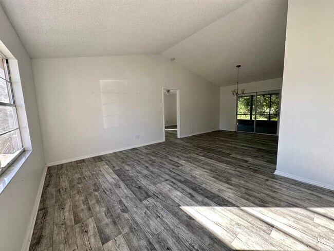 Building Photo - 746 Bahia Dr