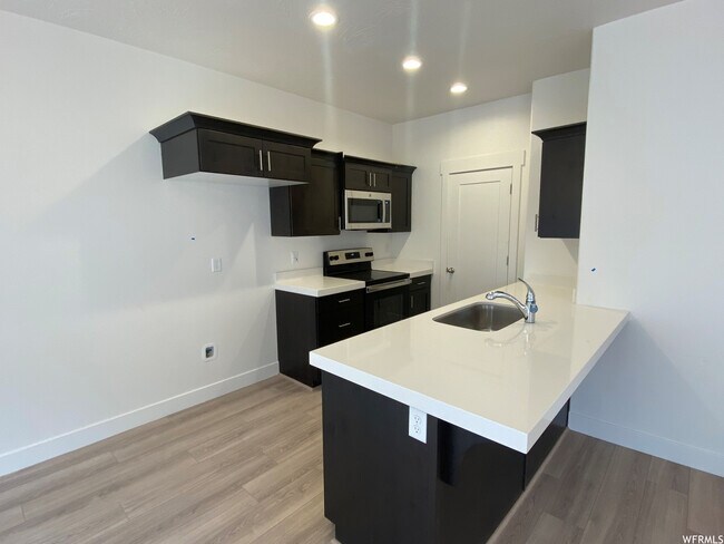 Building Photo - 7271 N Silver Spring Way