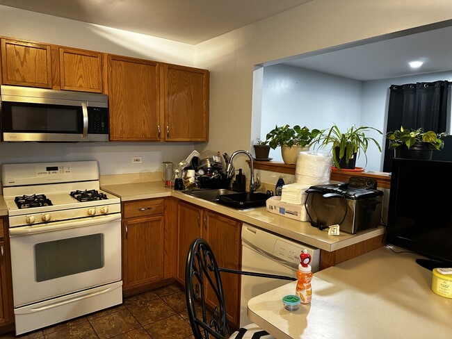 Building Photo - 811 Symphony Dr