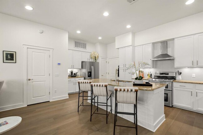 Foto del edificio - 2520 Bluebonnet Ln