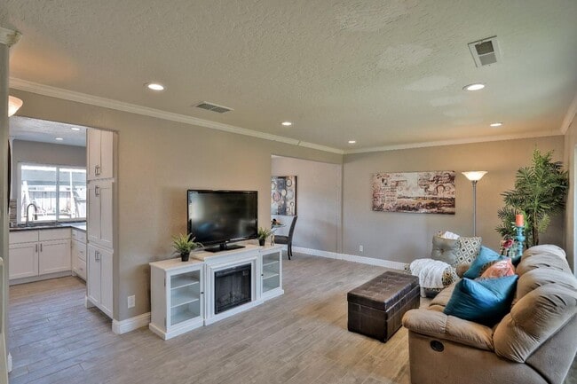 Building Photo - 34626 Greenstone Common