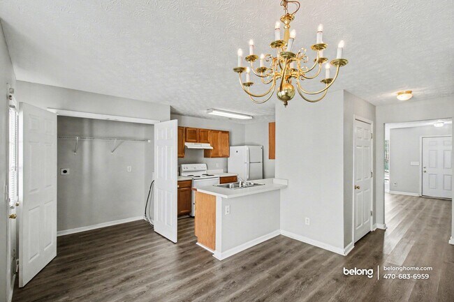 Foto del edificio - 5876 Strathmoor Manor Cir