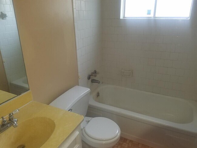 Building Photo - 9330 Tooley Dr